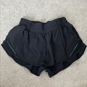 Lululemon Athletica Black Hotty Hot Shorts 2.5 inch Size 4